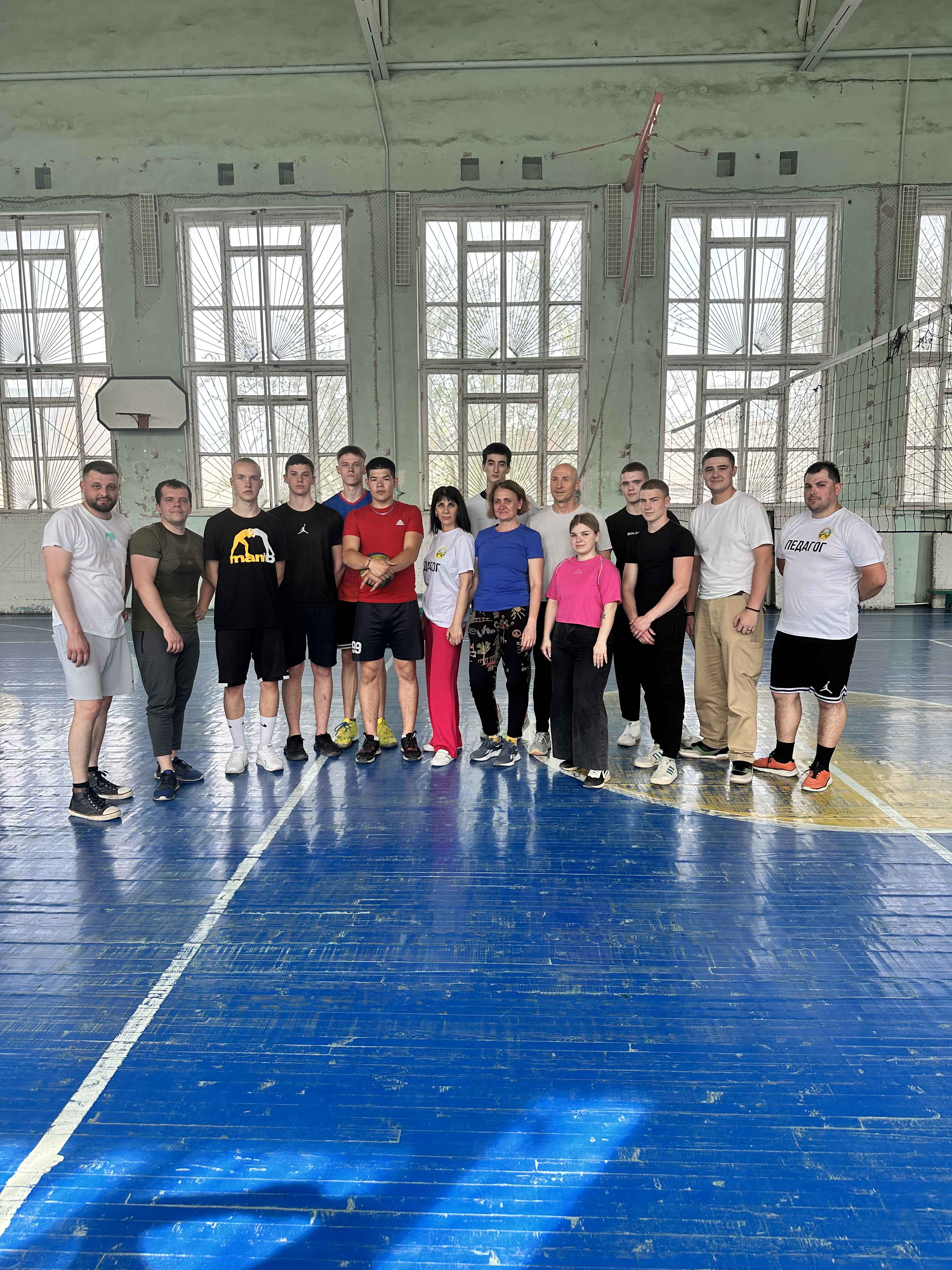 🏐⚽️ Увлекательный матч по волейболу между студентами и преподавателями ААДК!
